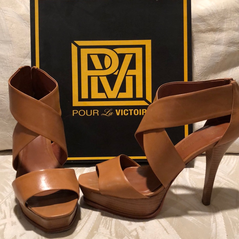 Pour la Victoire platform sandals